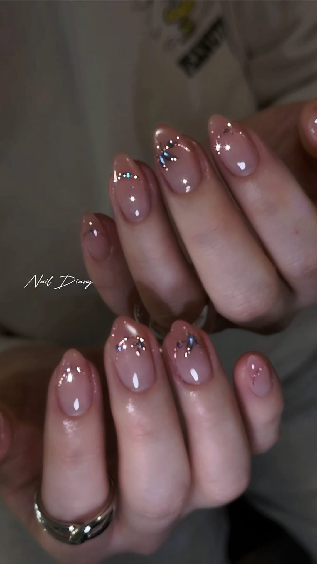 naildiary0 게시물 이미지: 유리알같은 영롱 나비🦋
요즘 울고객님들 원픽 
실물이 이뻐 미쳐요!...
