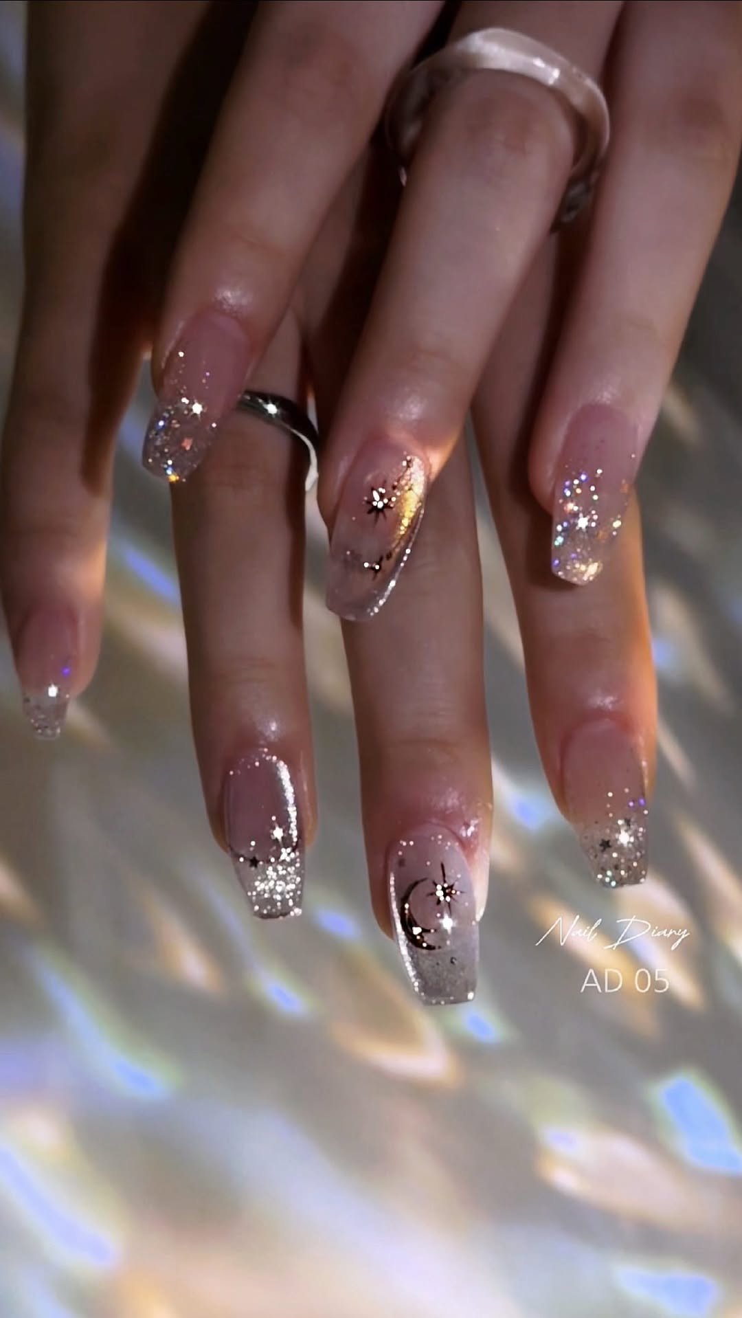 naildiary0 게시물 이미지: 요즘 가장 마니 하시는 아트
최애 플래시젤과 실버자석젤
셀물 영롱터죠🐰✨

👉🏻...