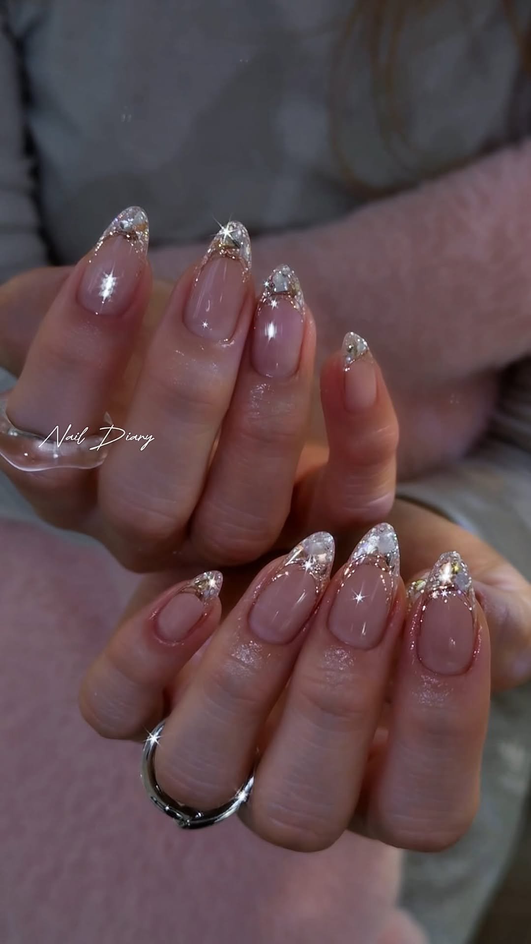 naildiary0 게시물 이미지: 보석을 샤르릉 부셔서 손끝에 뿌린듯💎
데일리 , 웨딩네일
늘...