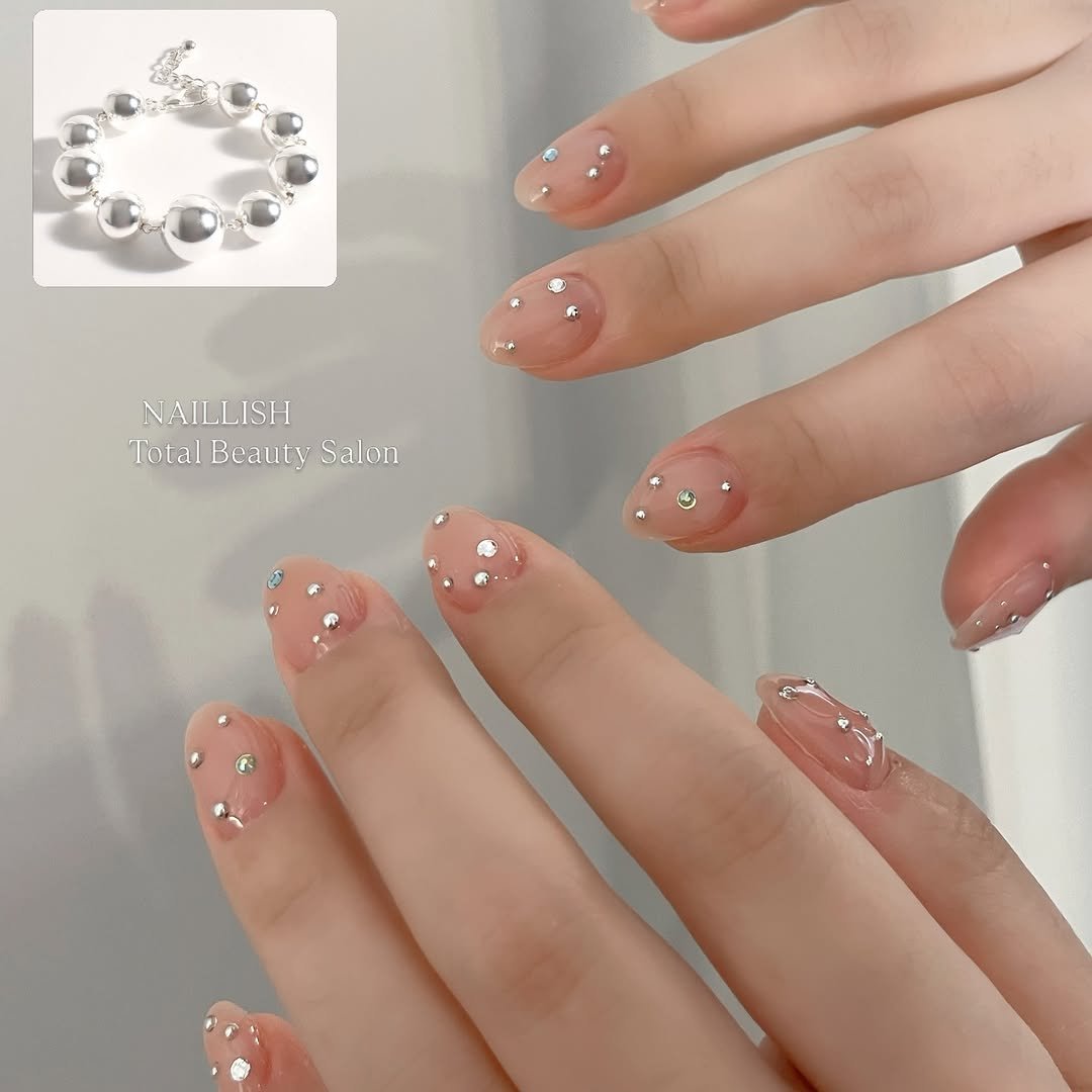 Photo by 네일리쉬[일산네일• 라페스타네일•장항동네일] in 라페스타. May be an image of one or more people, fingernails, jewelry and text that says 'NAILLISH Tolal TotalBeautySalon Beauty Salon'.