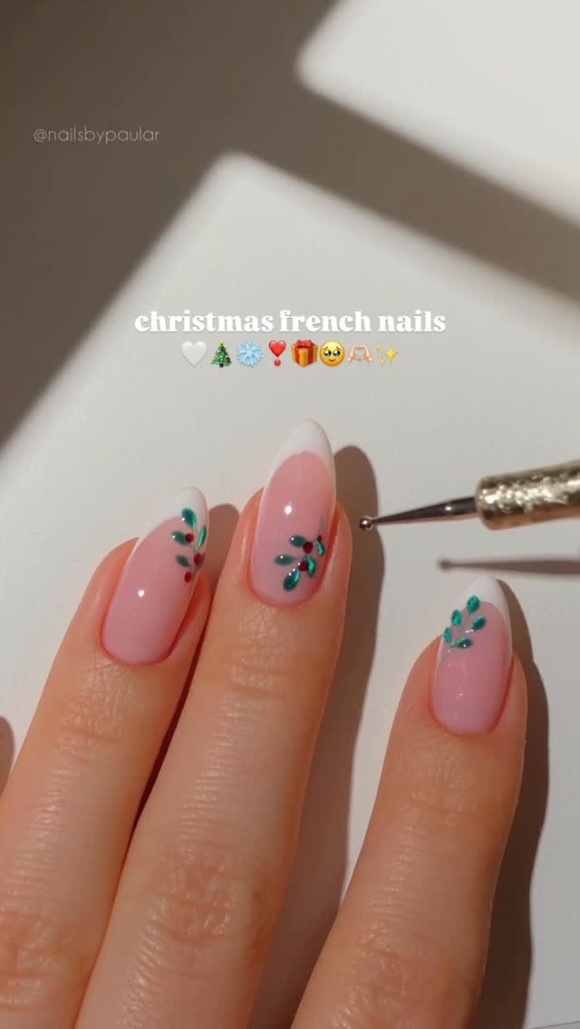 nailsbypaular 게시물 이미지: christmas french nails! 🤍🎄❣️✨
a simple white...