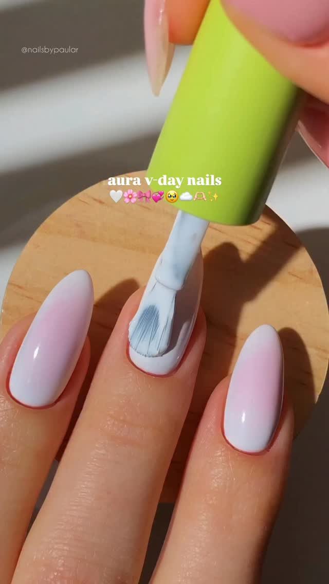 nailsbypaular 게시물 이미지: v-day aura nails! 💗💞🌸☁️
a soft pink aura mani...