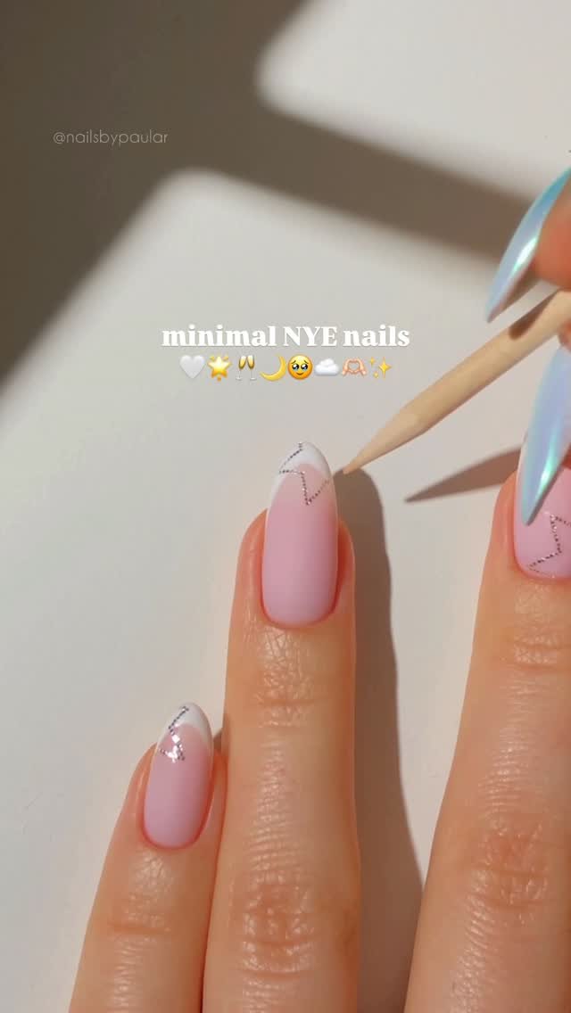 nailsbypaular 게시물 이미지: minimal NYE nails! 🤍🌟🫶🏻🥂
it’s that time of the...