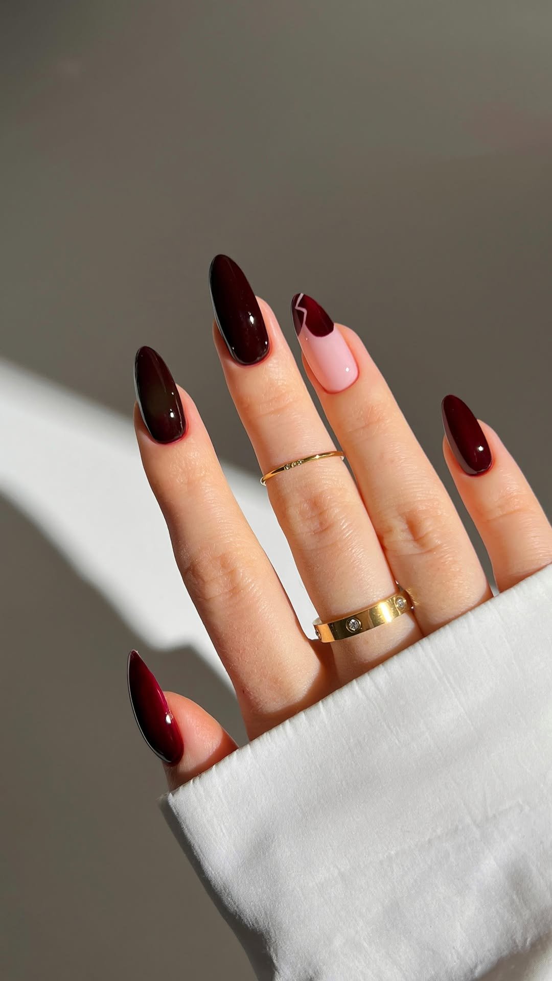 nailsbypaular 게시물 이미지: anti-valentine’s nails! 💔🥀🍷
a moody red nail...