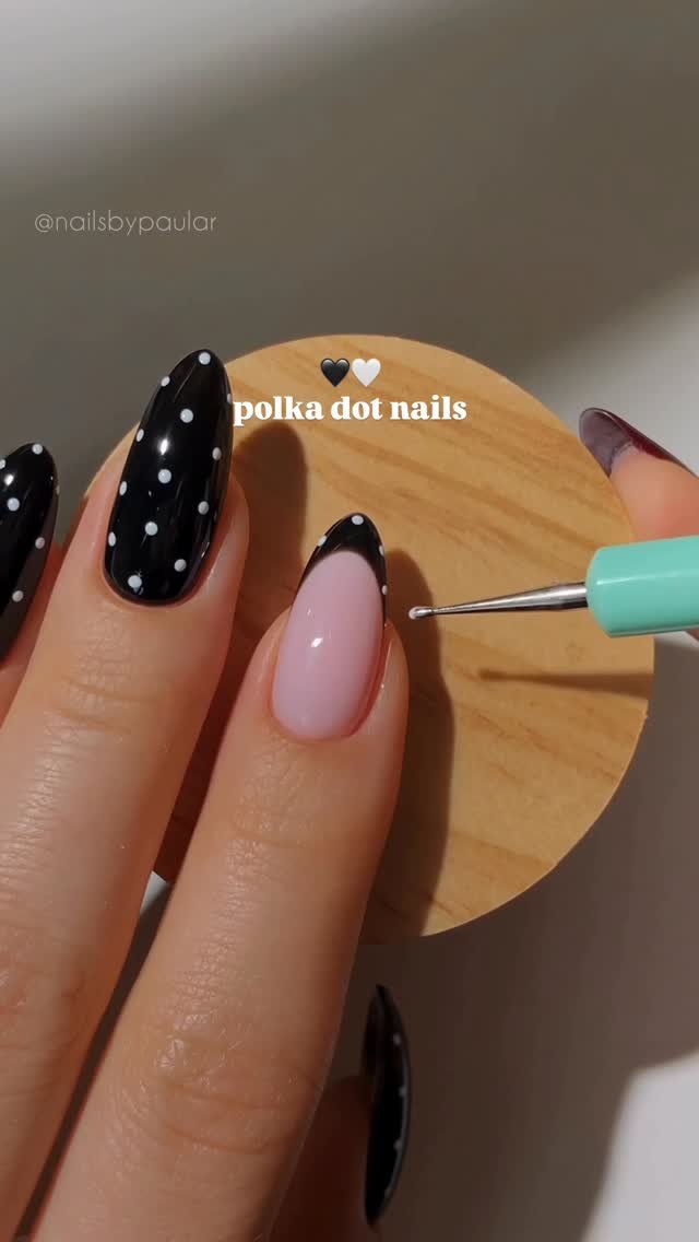 nailsbypaular 게시물 이미지: cute polka dot nails! 🖤🧸⚪️
polka dots have...