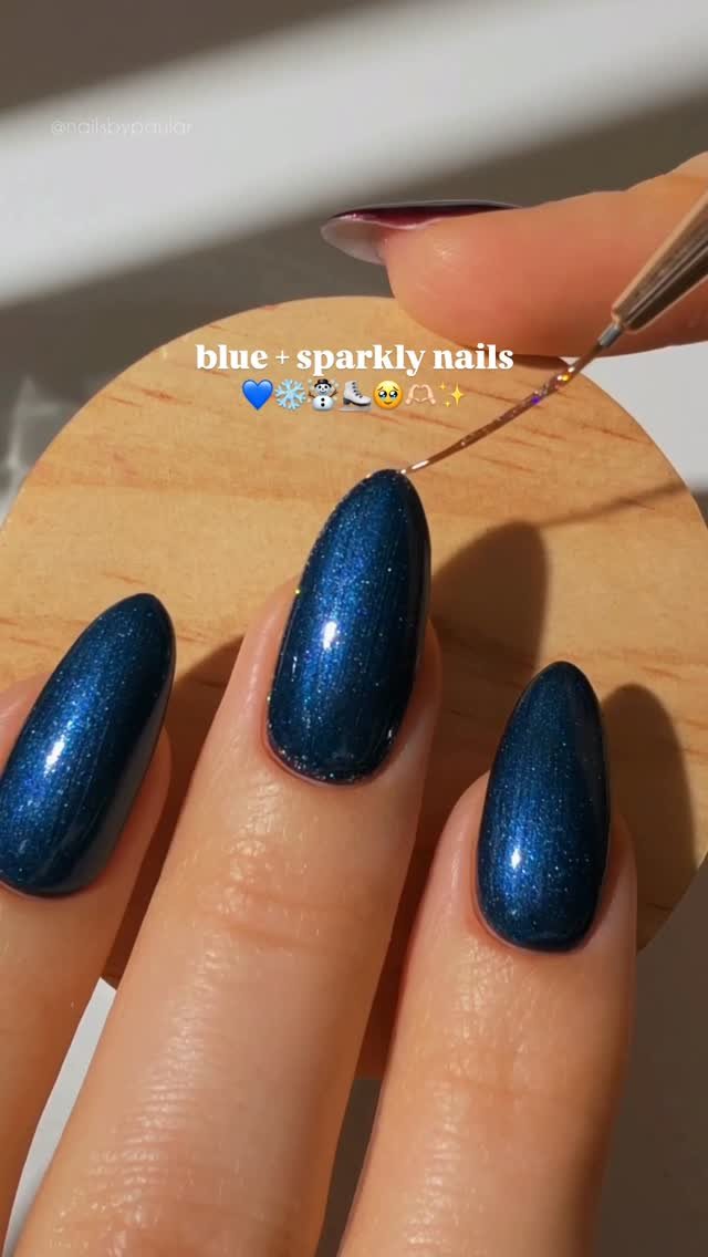 nailsbypaular 게시물 이미지: blue + sparkly nails! 💙❄️⛸️
a gorgeous deep...