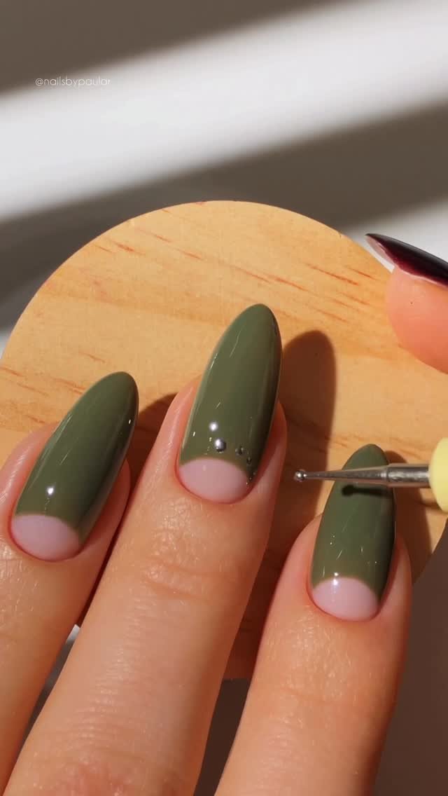nailsbypaular 게시물 이미지: minimal half-moon nails! 🥺🧚🏼🌳🎍
a super simple...