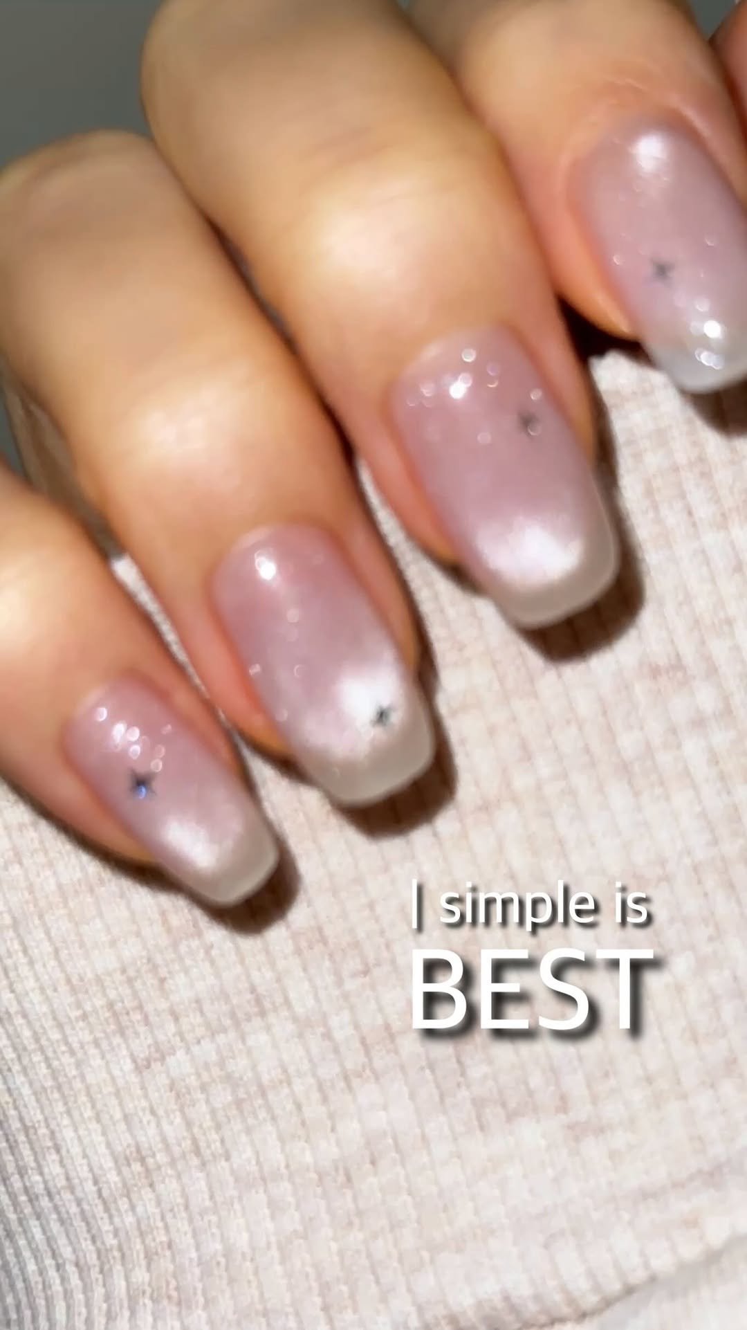 nailuimi 게시물 이미지: . simple is BEST 🤍
⠀⠀
#네일의미 #화이트네일 #자석네일 #웨딩네일...