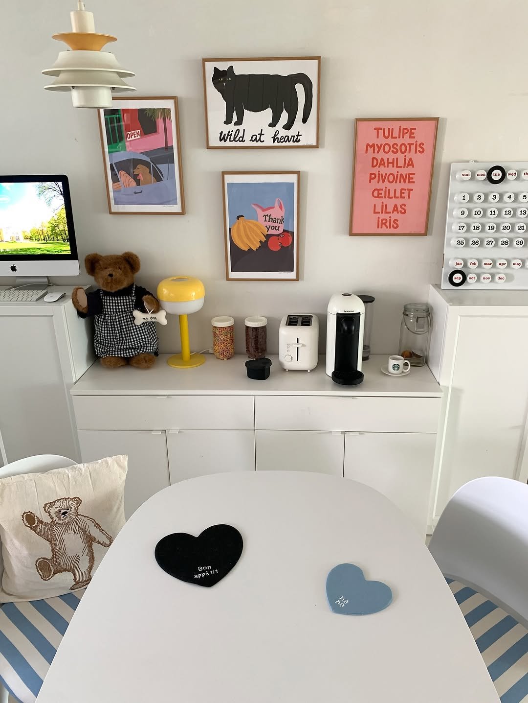 Photo shared by 나잇나잇 night night on September 22, 2025 tagging @ing_gagu. May be an image of desk, indoors and text that says 'wild wildatheart at heart TULIPE MYOSOTiS DAHLIA PİVOINE CEİLLET LiLAS İRiS Thank you 4 13 20 0 Bor. ወይማ፡ メき下ミす №aPK'.