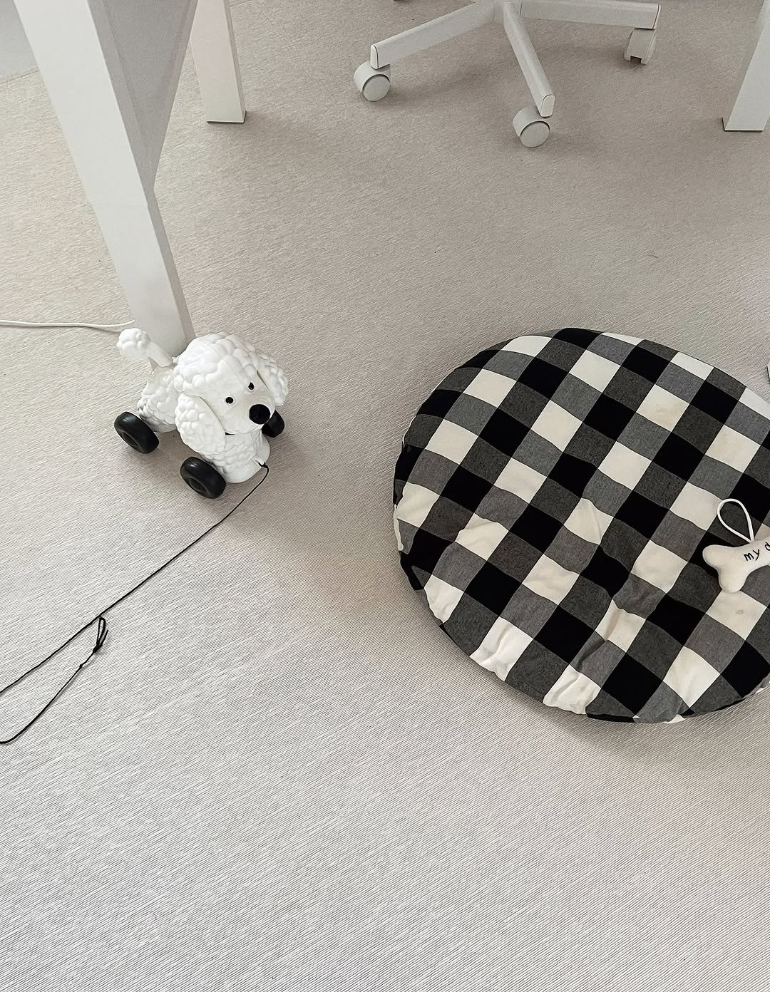 Photo by 나잇나잇 night night on August 31, 2025. May be an image of welcome mat, checker board, placemat, carpet, beanbag chair, bathmat, baby bed and text.