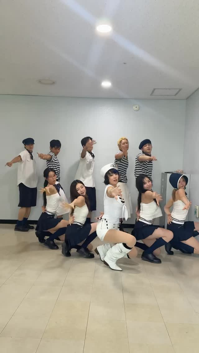 nakedbibi 게시물 이미지: 🧞‍♀️