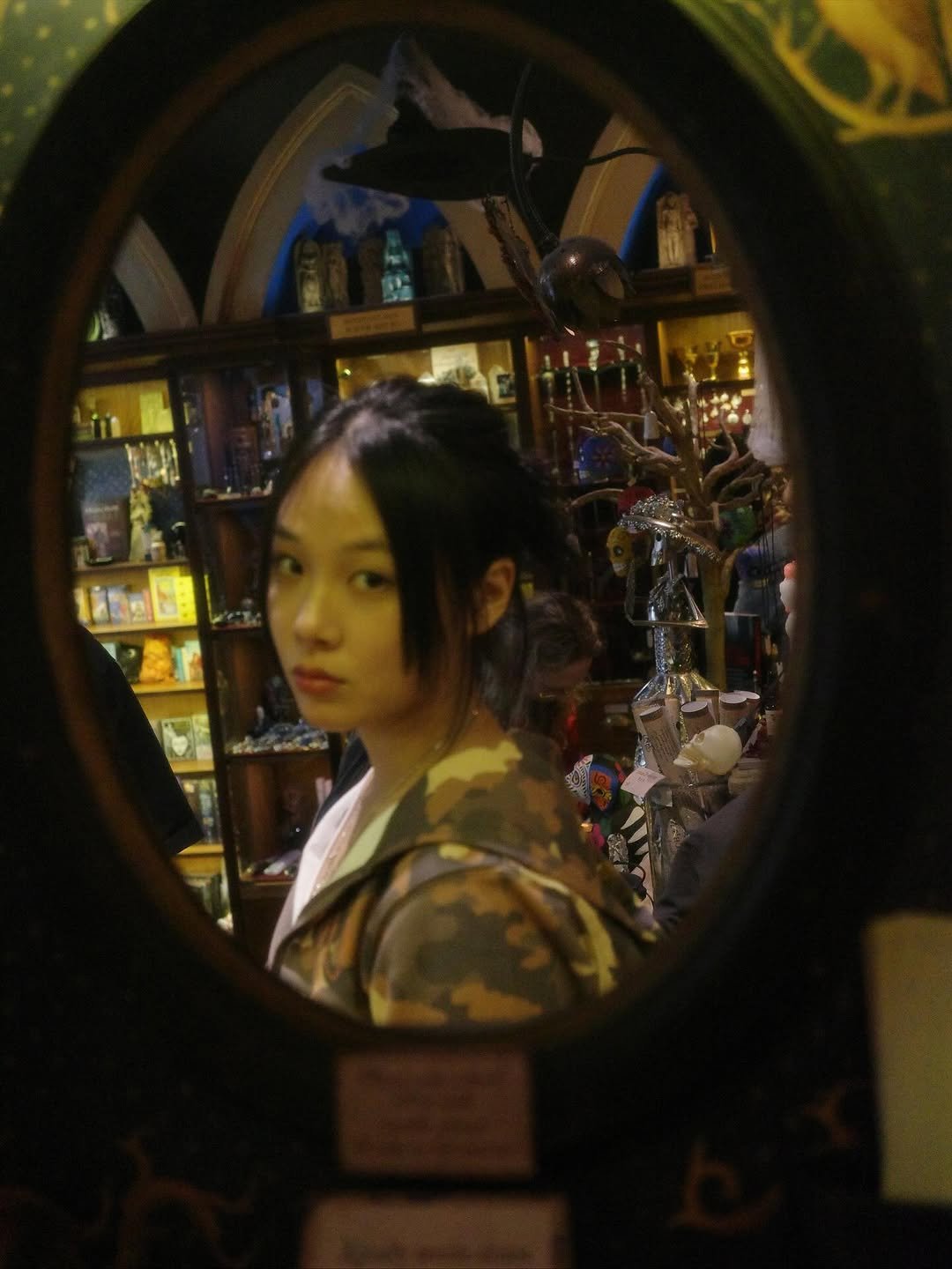 Photo by 비비 on October 24, 2025. May be an image of one or more people, mirror and text.