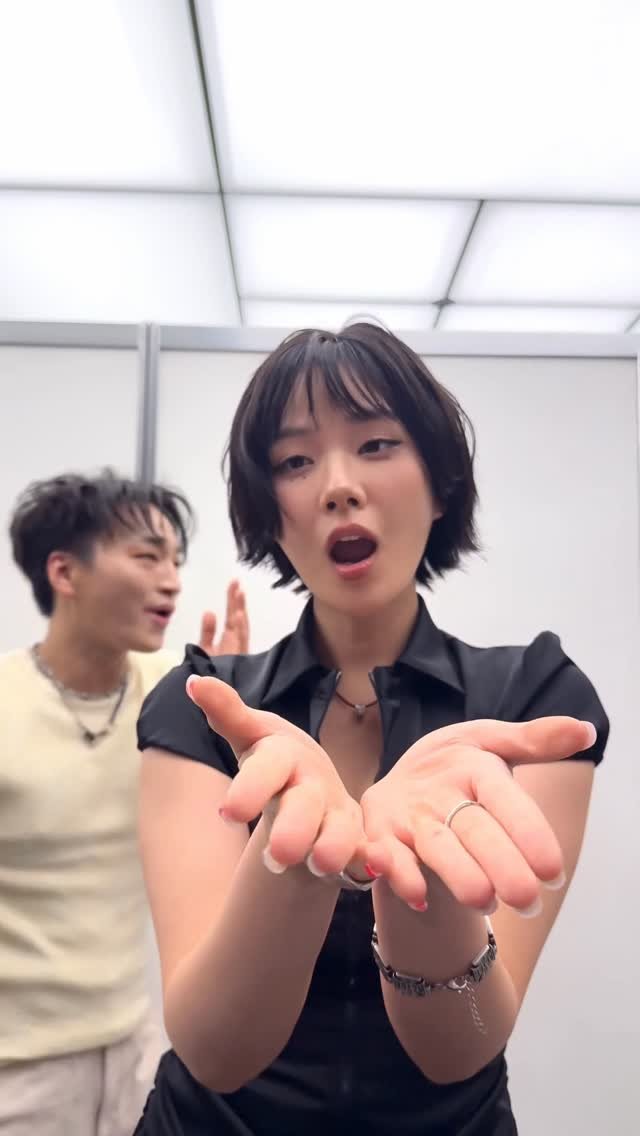 nakedbibi 게시물 이미지: 이모 잘 추지..?