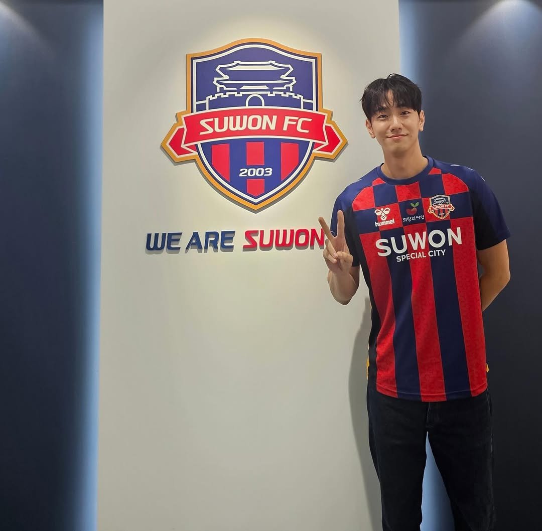 Photo shared by 남윤수 on September 14, 2025 tagging @agency_garten, @suwonfc, and @konos.official. May be an image of football, soccer, sports equipment and banner.