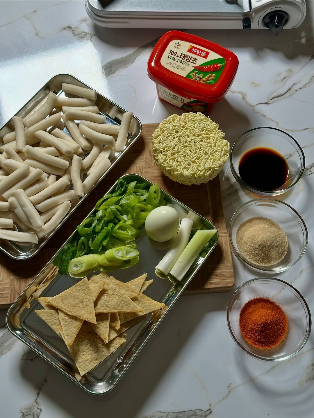 Photo by NamCook 남쿡 on November 25, 2025. May be an image of pasta, anchovies, condiment, chopsticks and text.