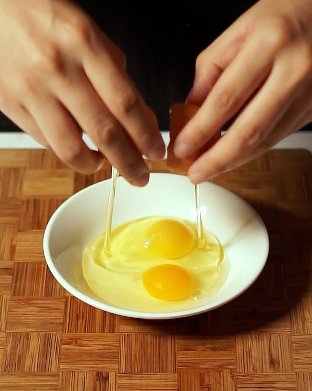 Photo by NamCook 남쿡 on August 25, 2025. May be an image of 1 person, poached egg, egg yolk, kitchenware, hollandaise and text.
