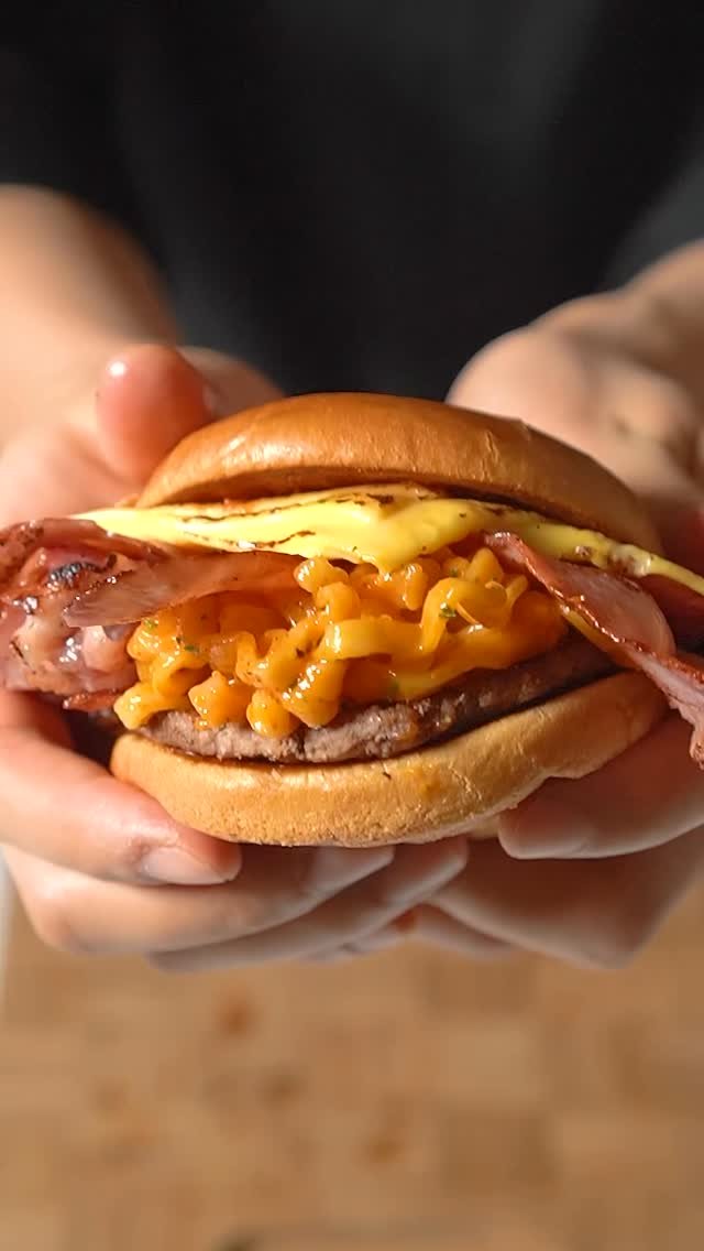 namcook_ 게시물 이미지: 레벨업 불닭 버거 Level Up Buldak Burger