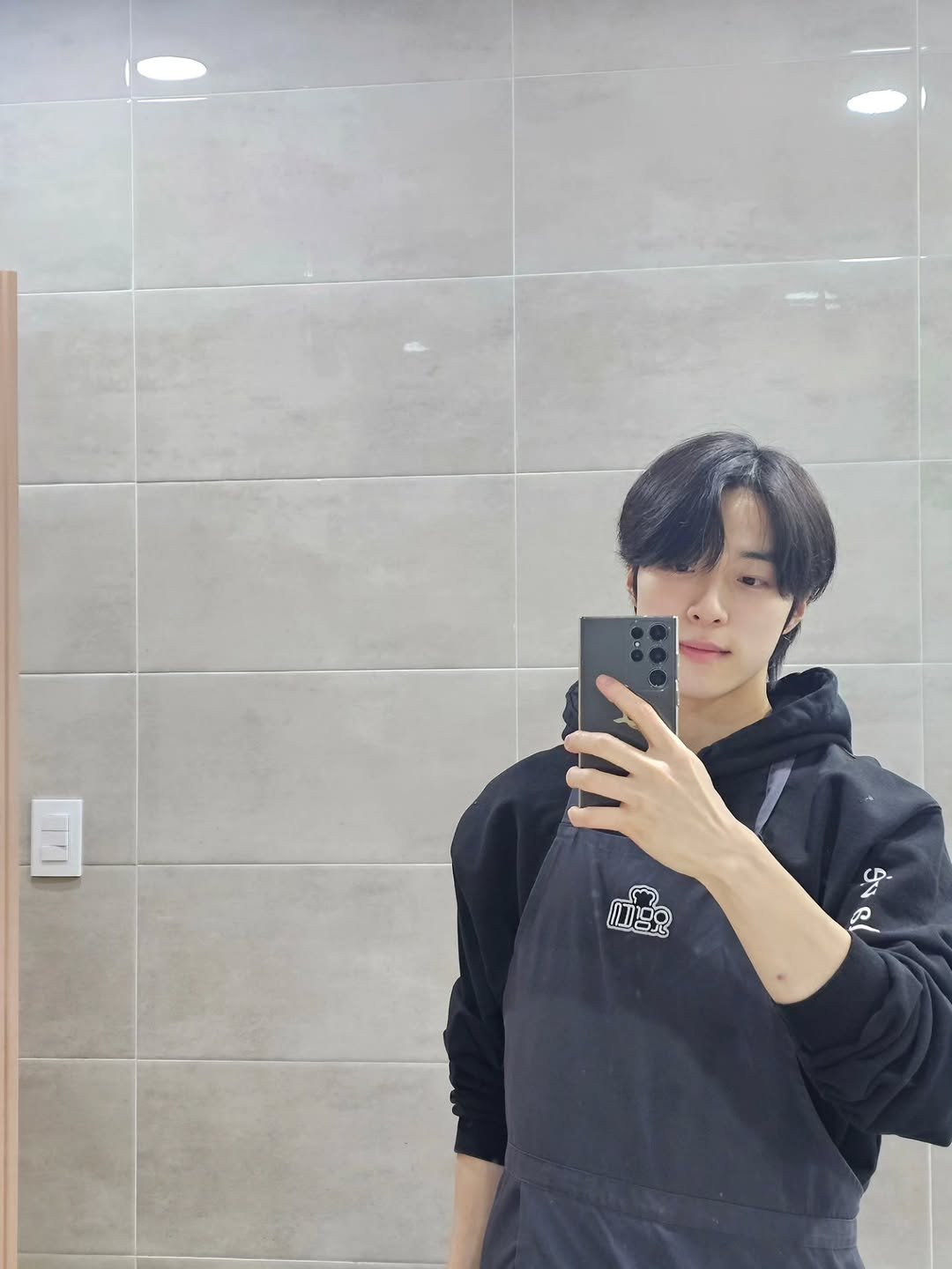 Photo by 🎬배우 남다름_history✒️ on March 22, 2026. May be a selfie of one or more people, hair, sweatshirt, top, sweatpants, mirror and text.