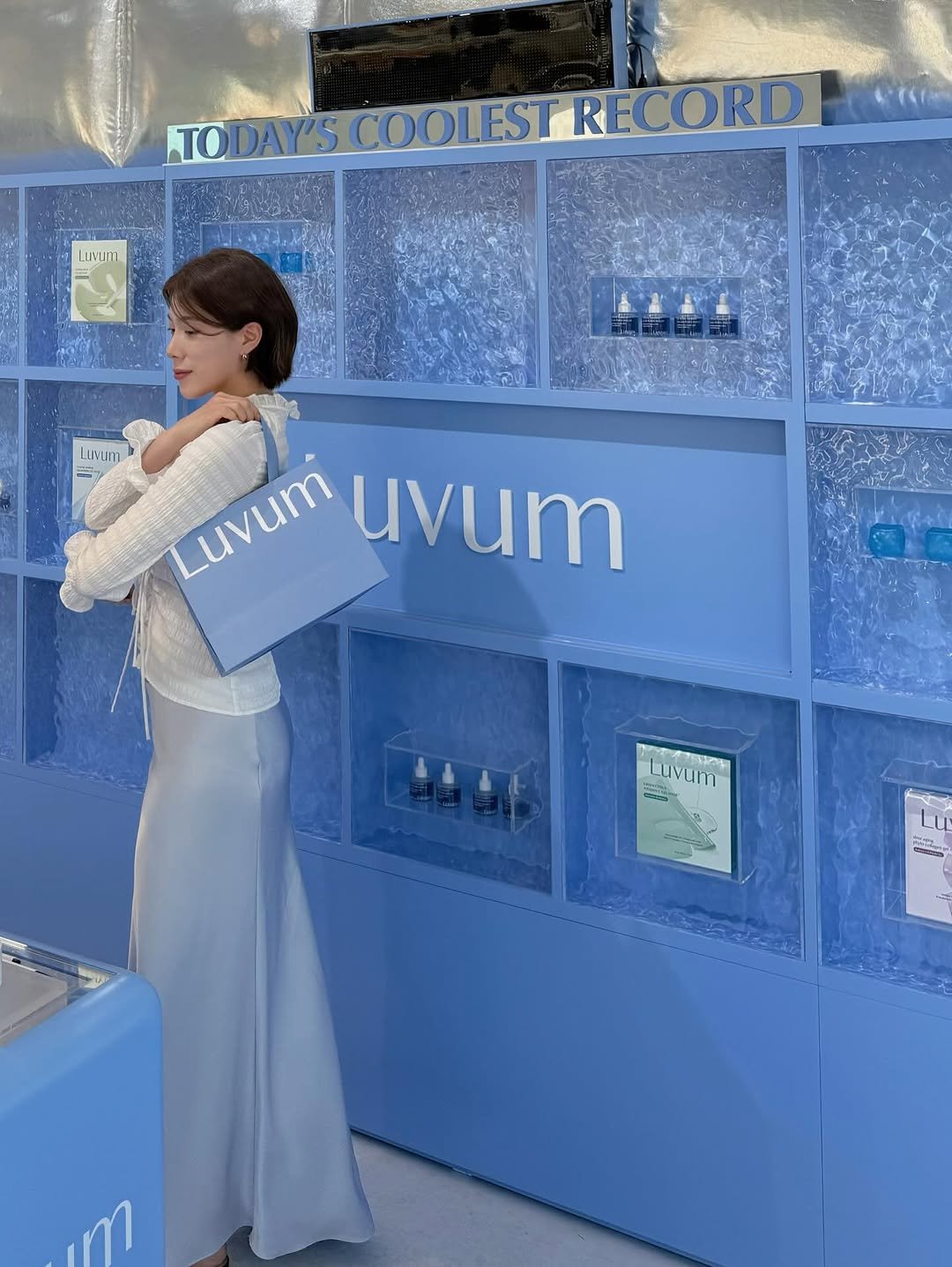 Photo shared by 승희쌤 ㅣ하승희•산후홈트 on April 26, 2026 tagging @luvum_official. May be an image of display case, cornflower and text that says 'TODAY'S ATODAYSCOOLEST RTODWNYS.COOLESTRECORD ΤΟ COOLEST RECORD LiNuI MinN wum Luvumuvum LUvum Luvum uvum Luvum 5'.