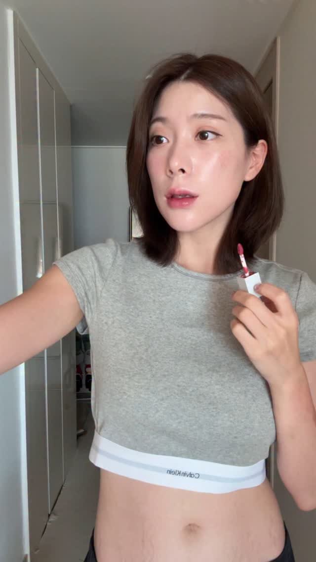 named_hash 게시물 이미지: 탱글탱글 탕후루립 찾는 유목민들은 여기세요🍭🍬
전 입술필러를 맞았지만 얇았던...