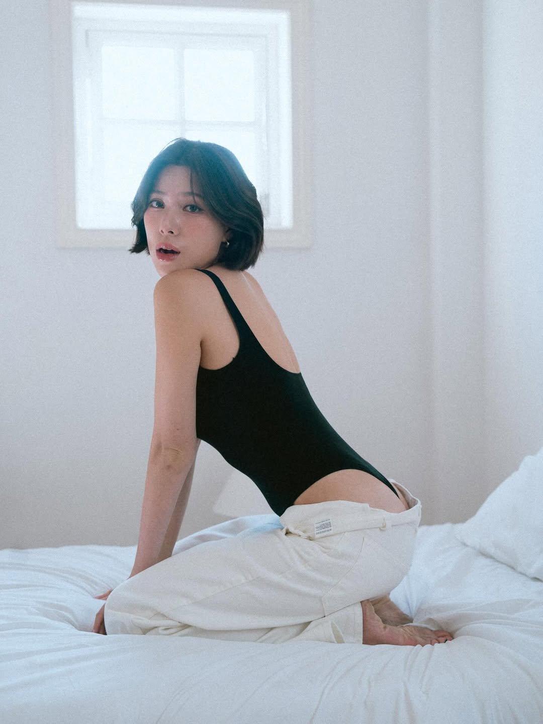 Photo by 승희쌤 ㅣ하승희•산후홈트 on January 23, 2026. May be an image of sleepwear, chemise, bedroom and text.