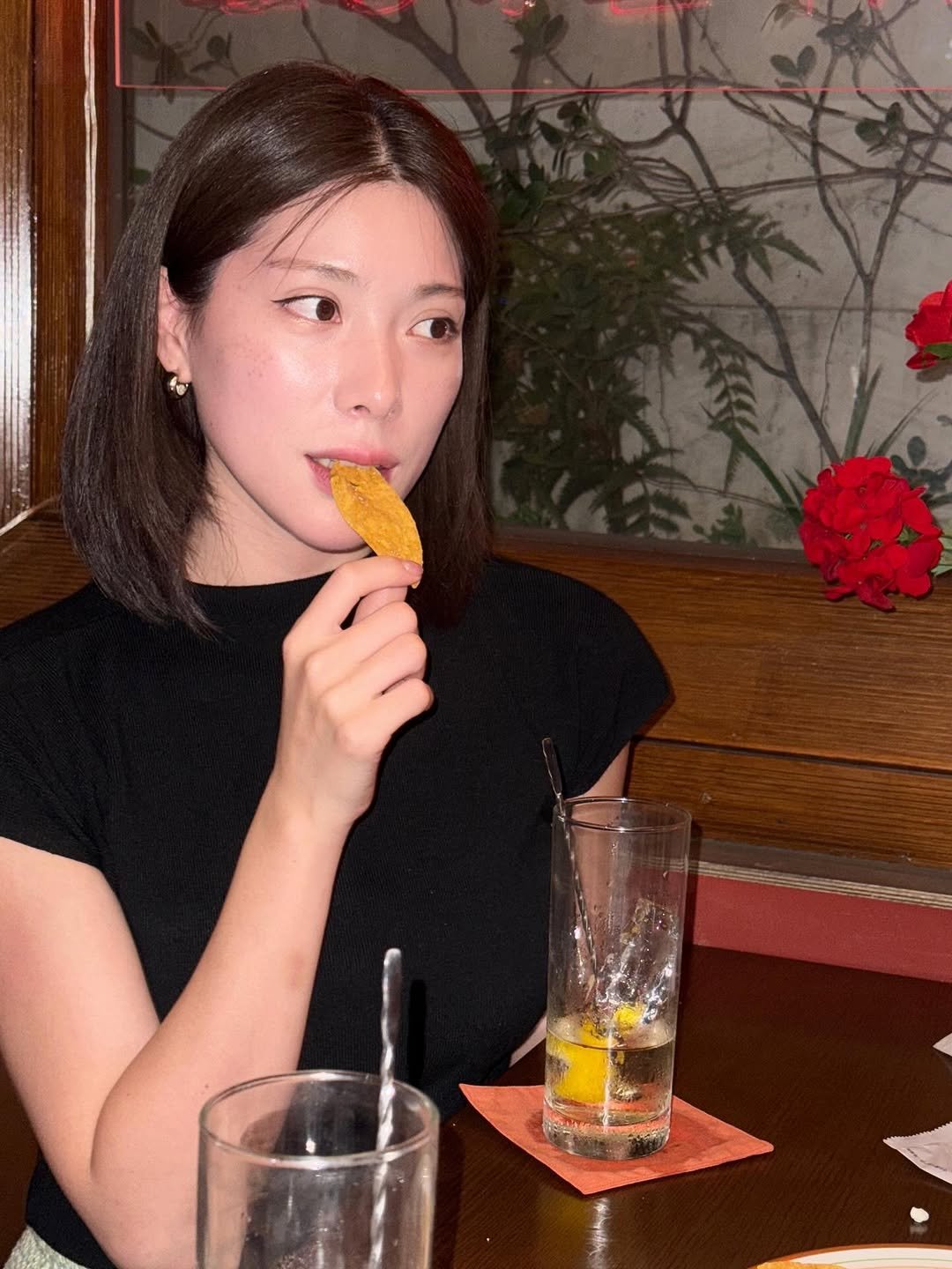 Photo by 승희쌤 ㅣ하승희•산후홈트 on August 17, 2025. May be an image of 1 person, beer, skewer and text.