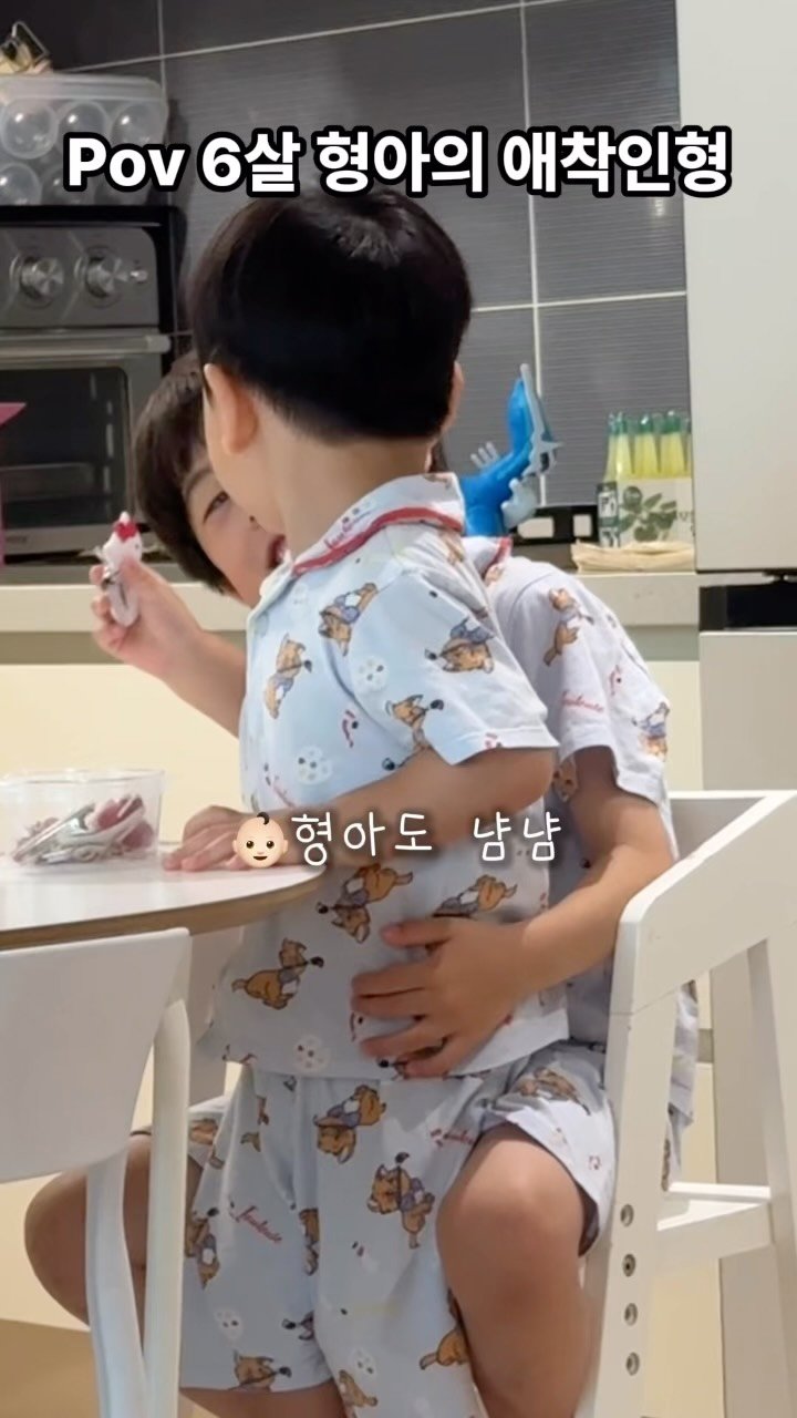 named_hash 게시물 이미지: 이서오 하지마 !! 이러다가도 언제 보면 둘이 꽁냥거리고있음 형제맘들 두려워마소서