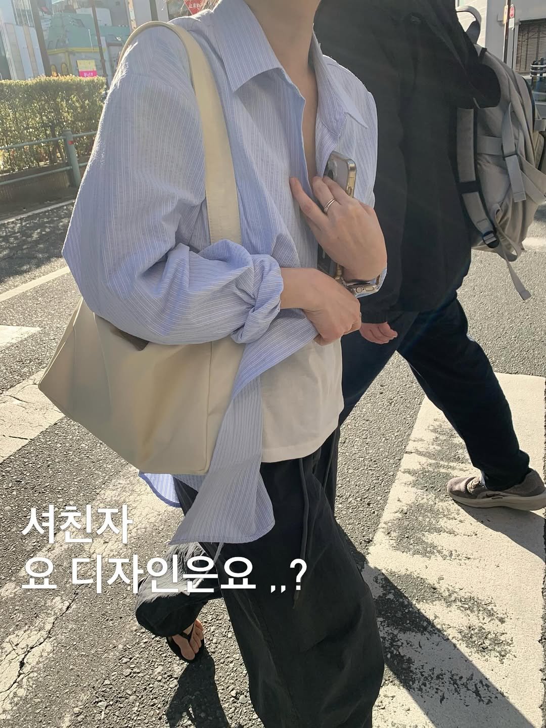 Photo by 데얼즈 on April 18, 2026. May be an image of sling and text that says 'aS 10E 셔친지 요 .자인은요.? ,.?'.