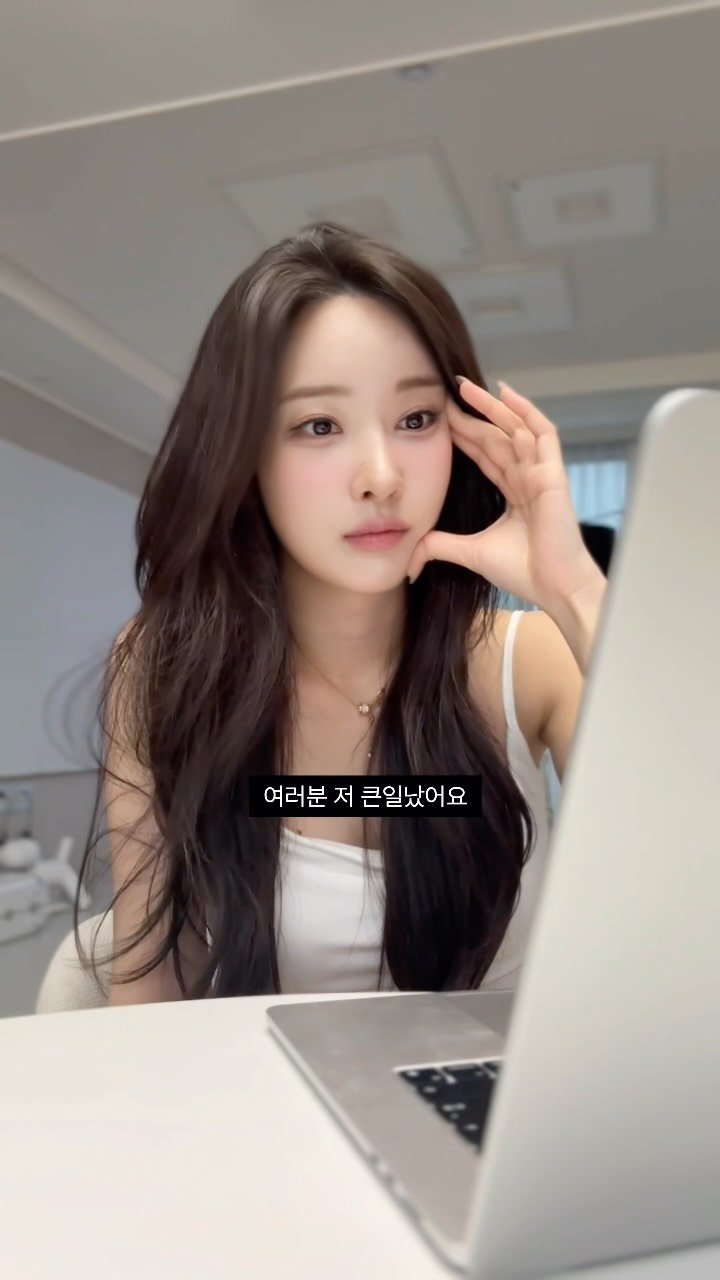 nana6a6y 게시물 이미지: 웃는게 웃는게 아니야…..🥹🙏🏻💛