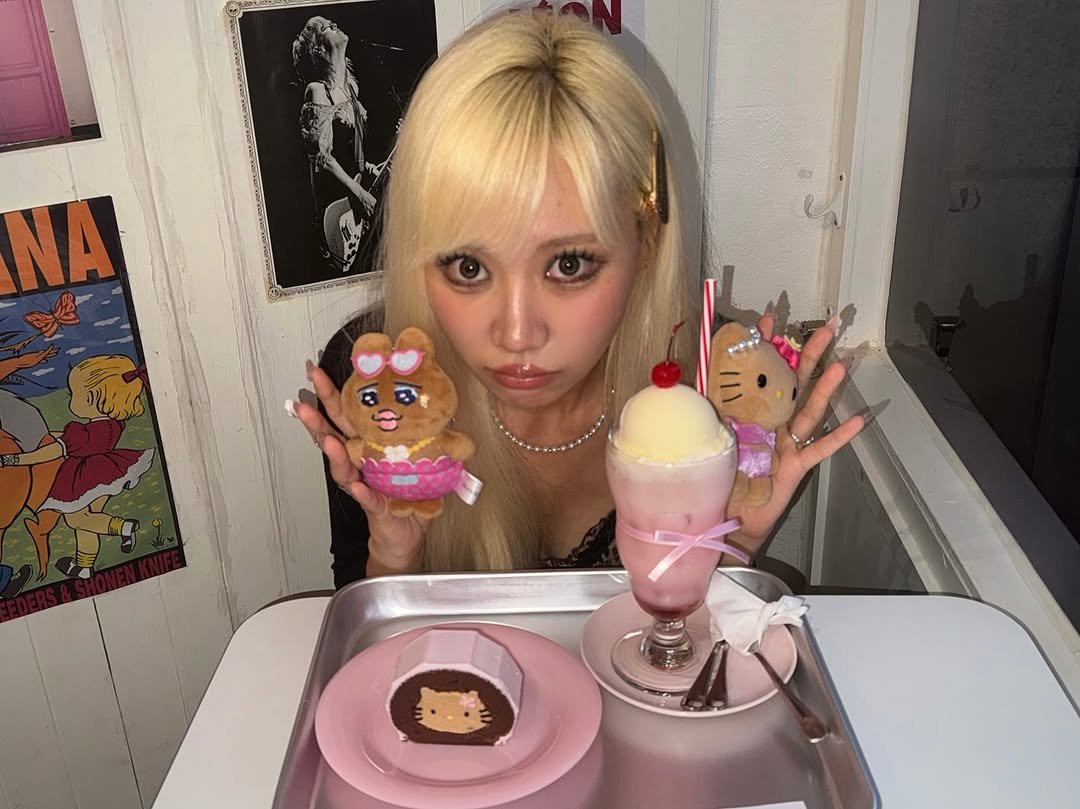 Photo by 홀로나나 NANA on August 02, 2025. May be an image of 1 person and text.