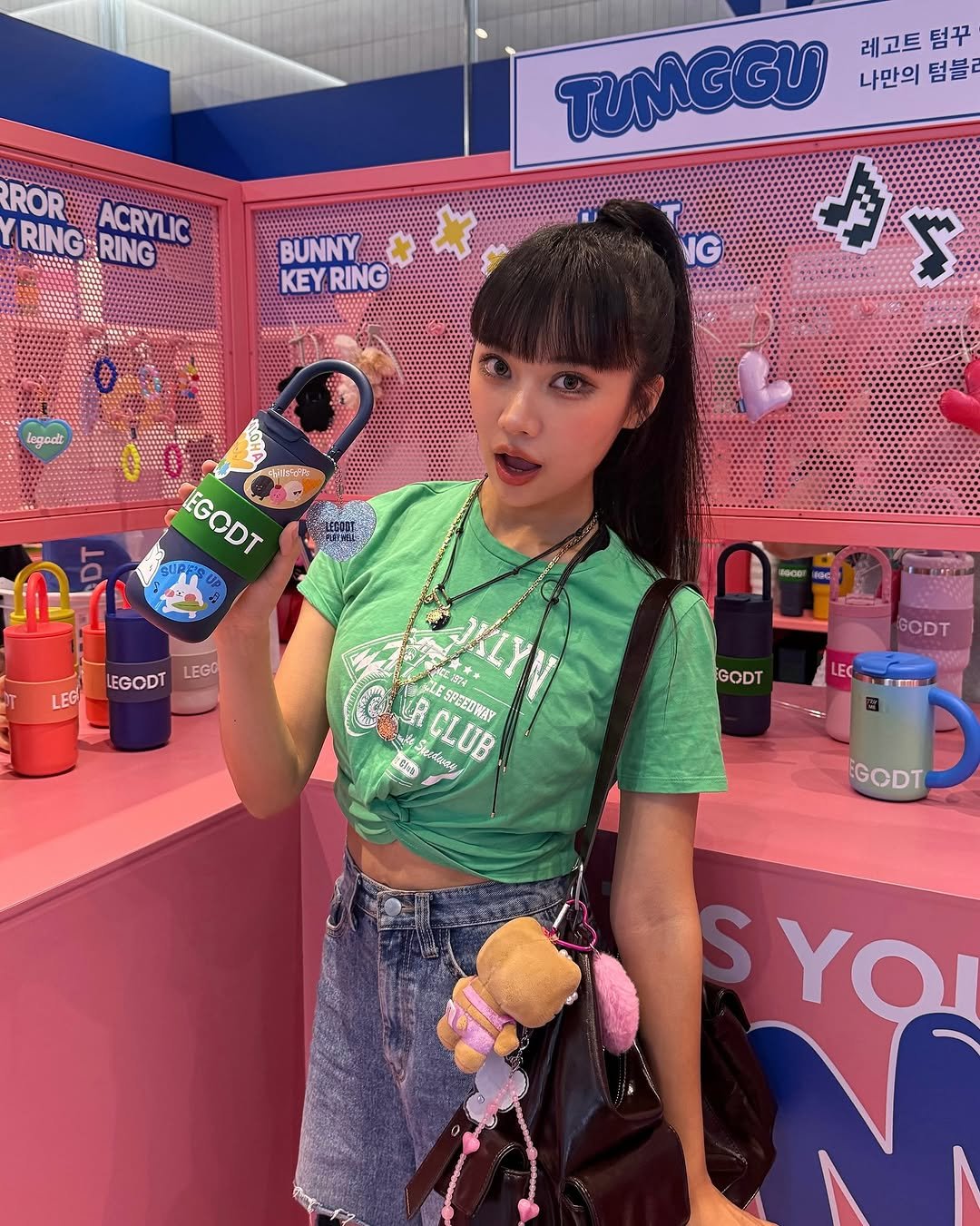 Photo shared by 홀로나나 NANA on July 03, 2025 tagging @legodt.official. May be an image of ‎1 person, toy and ‎text that says '‎ROR RINGRING RING ACRYLIC RING TUMGGU 나만의 텀블로 레고트 텀꾸 5 BUNNY KEY RING NG NG lngoat สงเราขาม EGODT LEGO LEGODT CUCBI GODT GODT UACLUB Cia لی |ර්ශයද የብቅቅራቃ s ESFEEDRAY CLUB EURAY GODT YOU‎'‎‎.
