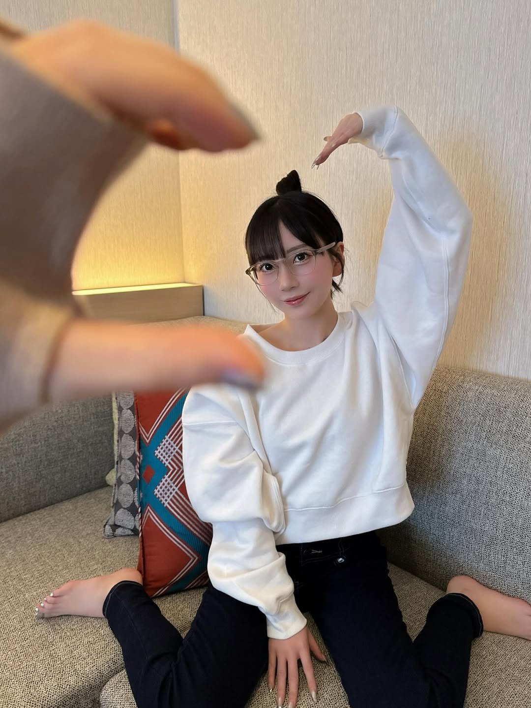 Photo by 七沢みあ on April 12, 2026. May be an image of one or more people, hair, top, sweatshirt, turtleneck and text.