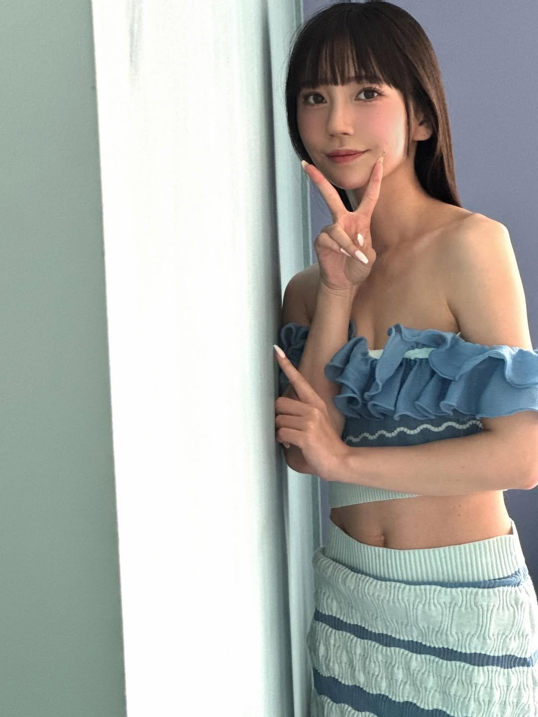 Photo by 七沢みあ on December 31, 2025. May be an image of one or more people, hair, miniskirt, top and text.