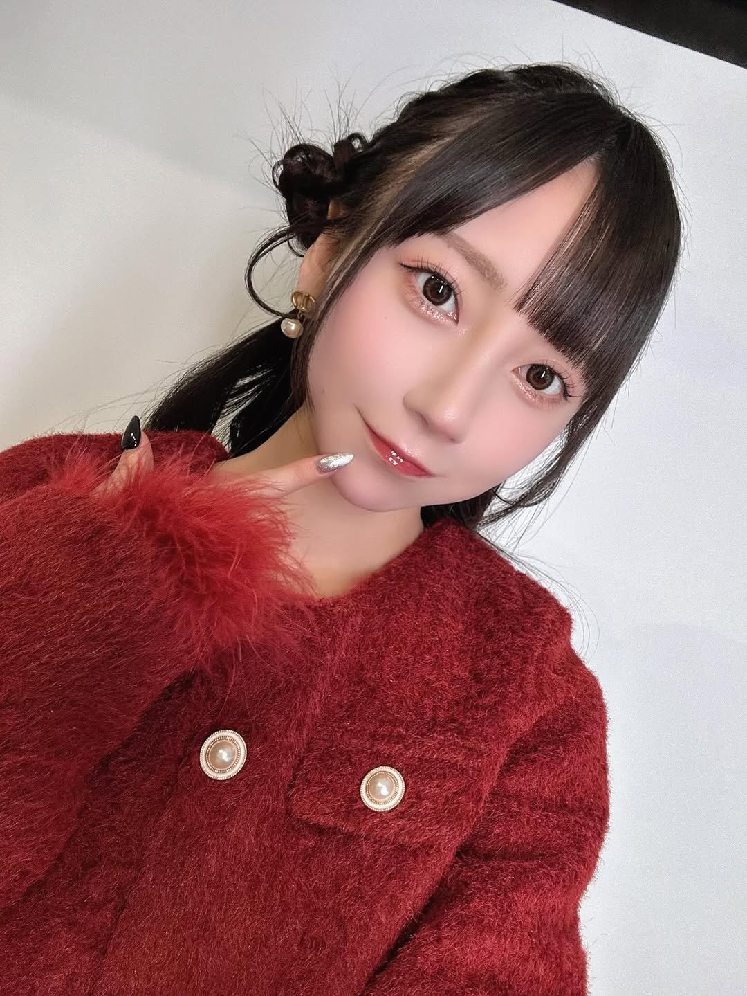 Photo by 七沢みあ on December 28, 2025. May be a selfie of one or more people, hair, makeup, duffle coat, parka and text.