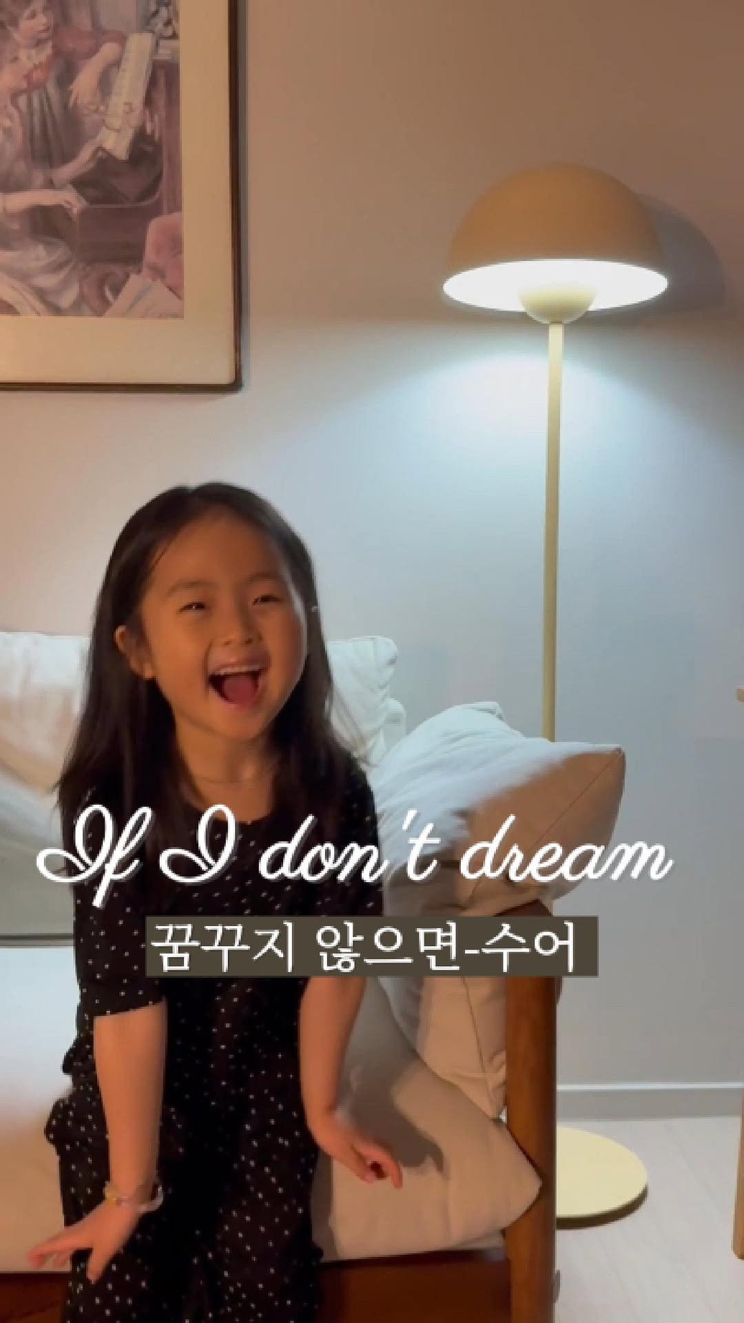 nanathan012 게시물 이미지: Ep. 엄마한테 보여주고 싶은게 있어!

유치원 차량에서 내리자마자 나나는 활짝...