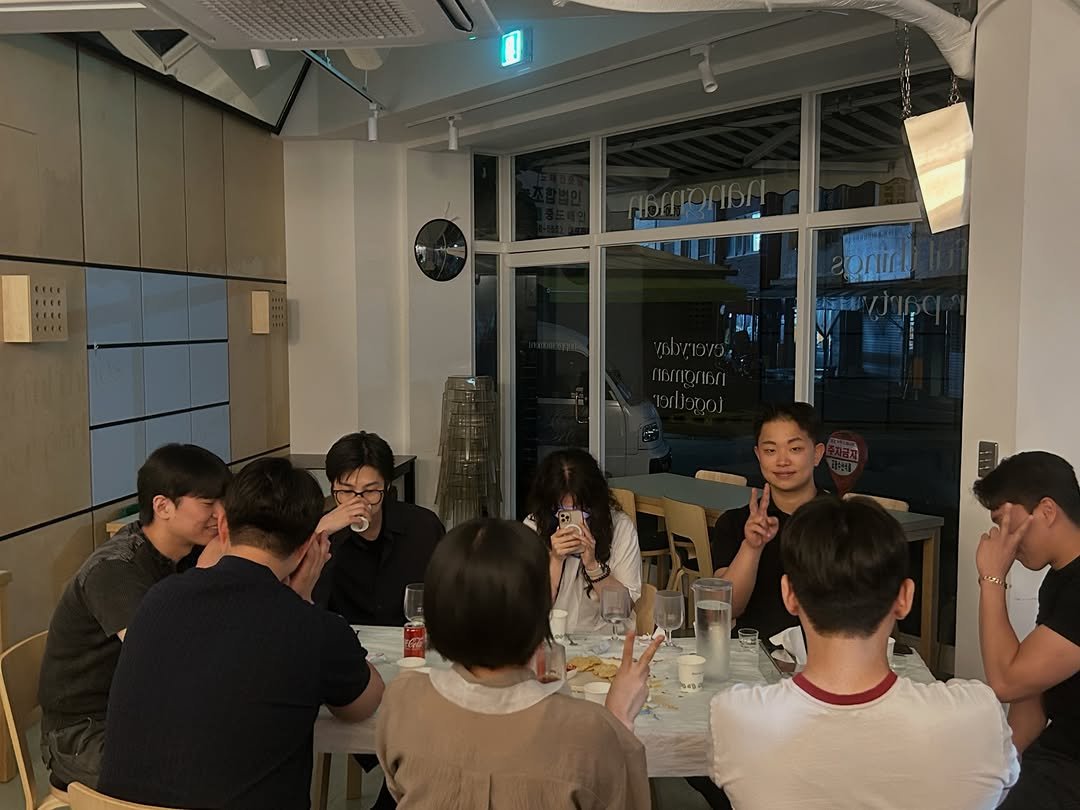 nangman_gh 게시물 이미지: 6/15 낭만 하루 기록

오늘도 다정한 미소와 함께 하나둘 낭만의 문을...