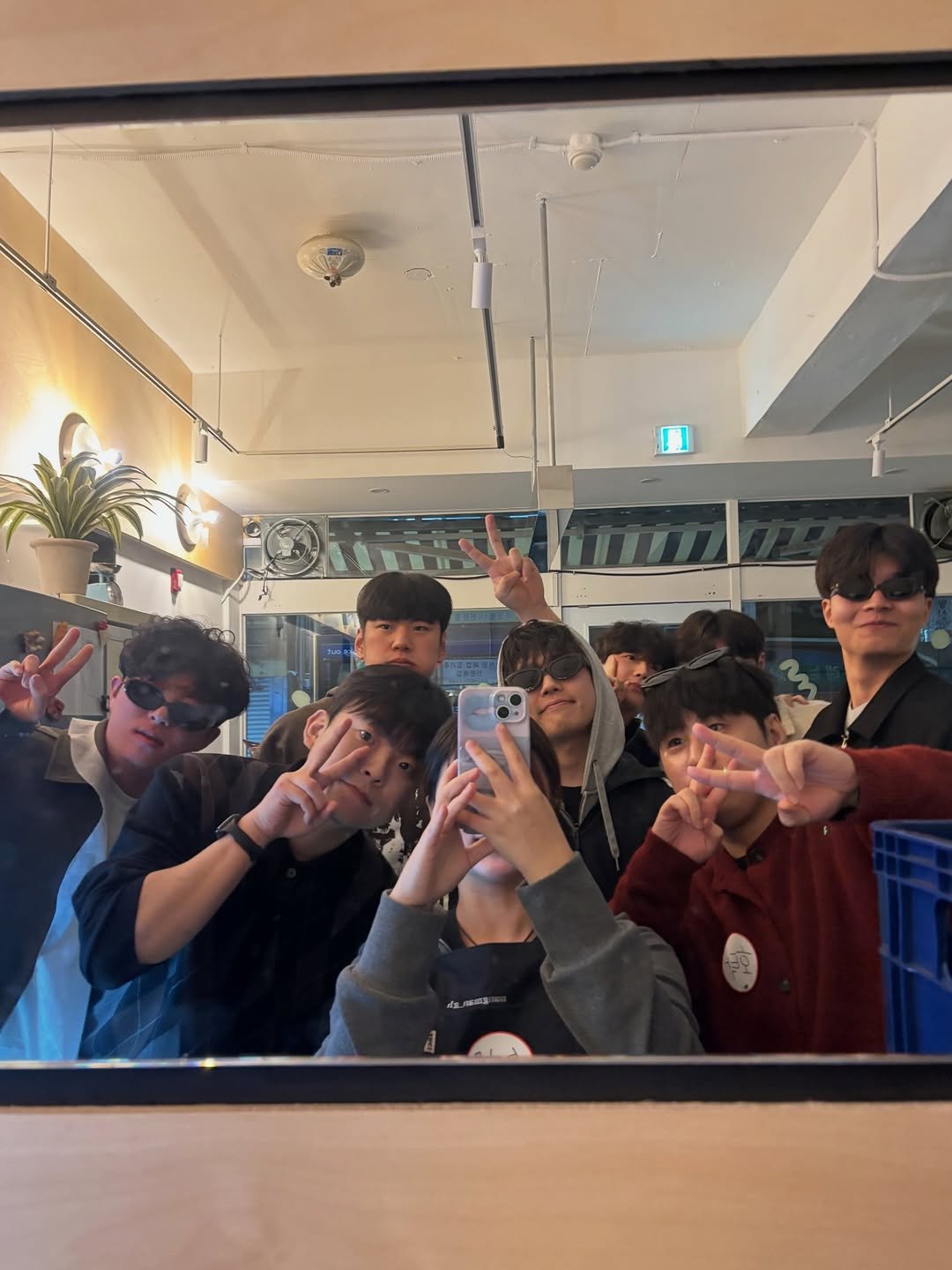 Photo by 여수게스트하우스_여수낭만 on March 23, 2026. May be an image of one or more people, mirror and text.