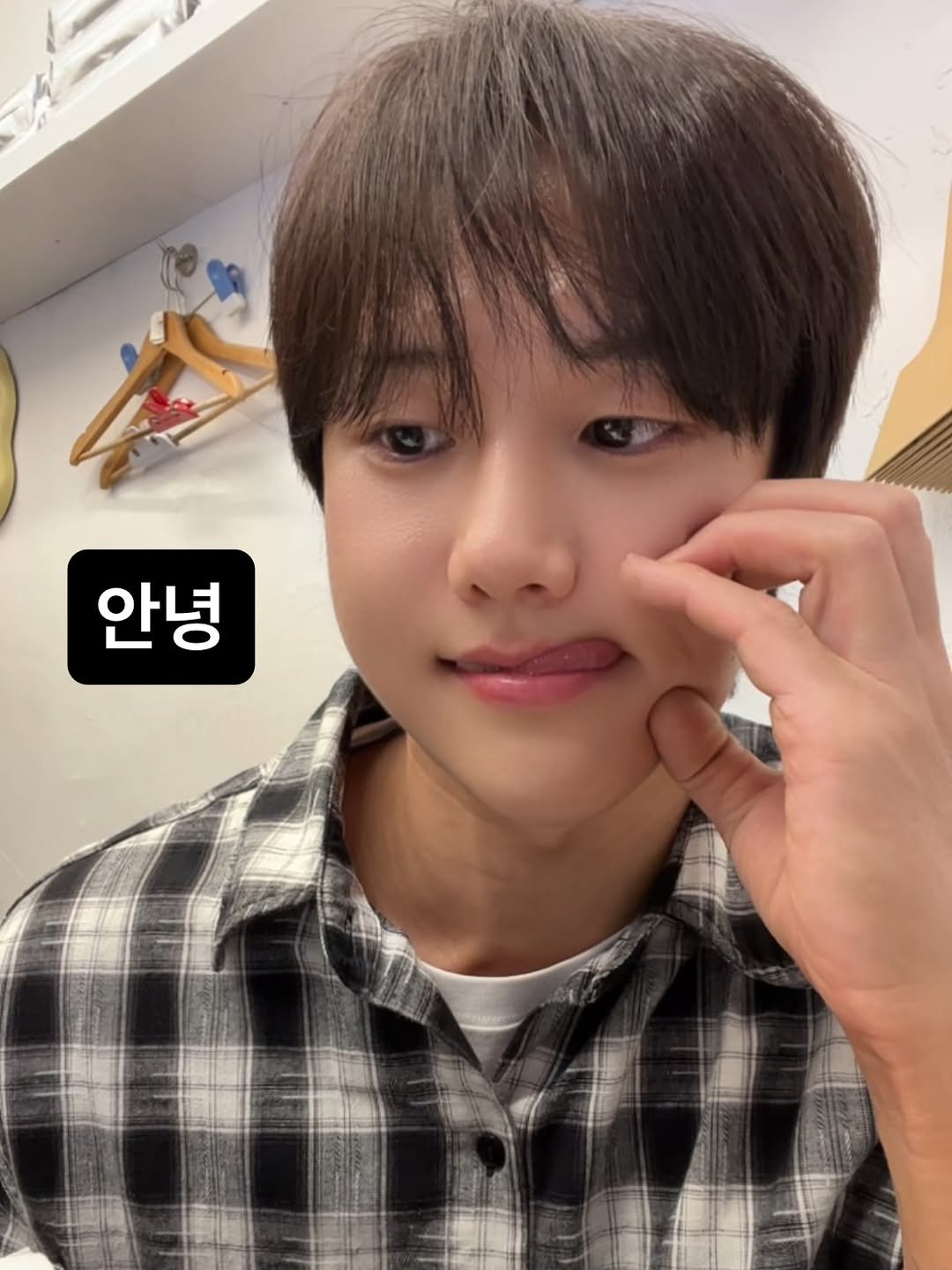 Photo by 난희 on November 10, 2025. May be an image of text that says '안녕'.