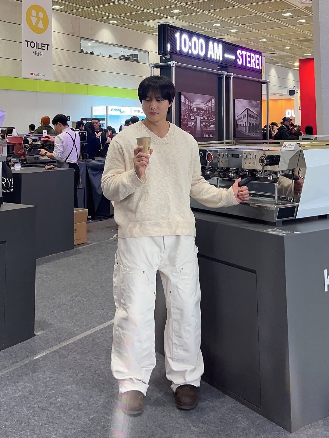 Photo by 난희 on November 24, 2025. May be an image of standing and text.