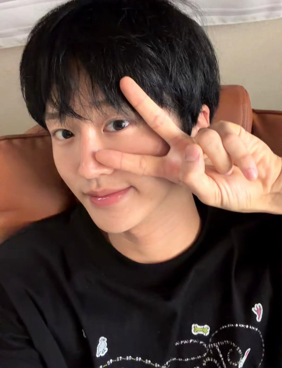 nanman_guy 게시물 이미지: 이야~ 틱톡 필터 너무 좋다~
(브이밖에 할 줄 몰라요 ㅠㅠ)