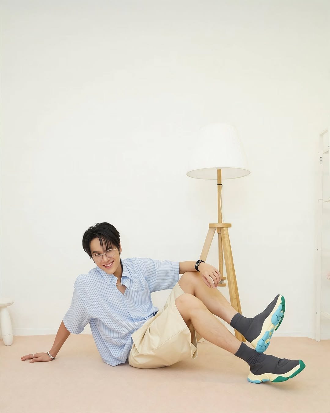 Photo by NANON on April 25, 2026. May be an image of wingtip shoes, sneakers, sock, toecap shoes and text.