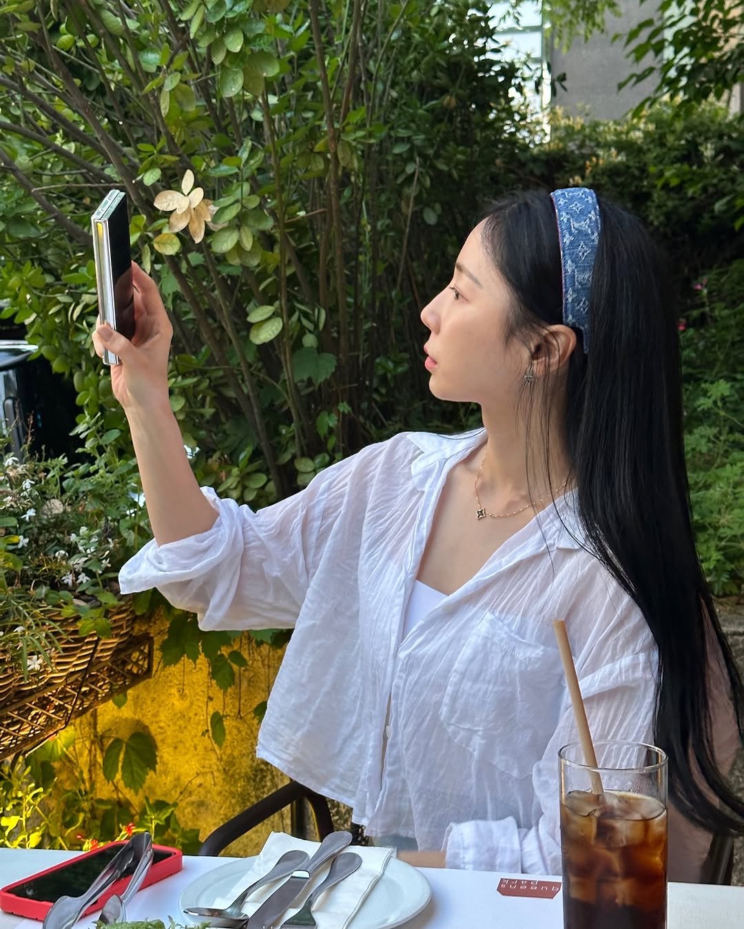 Photo by 손나래 on May 25, 2025. May be an image of one or more people, hair and headscarf.