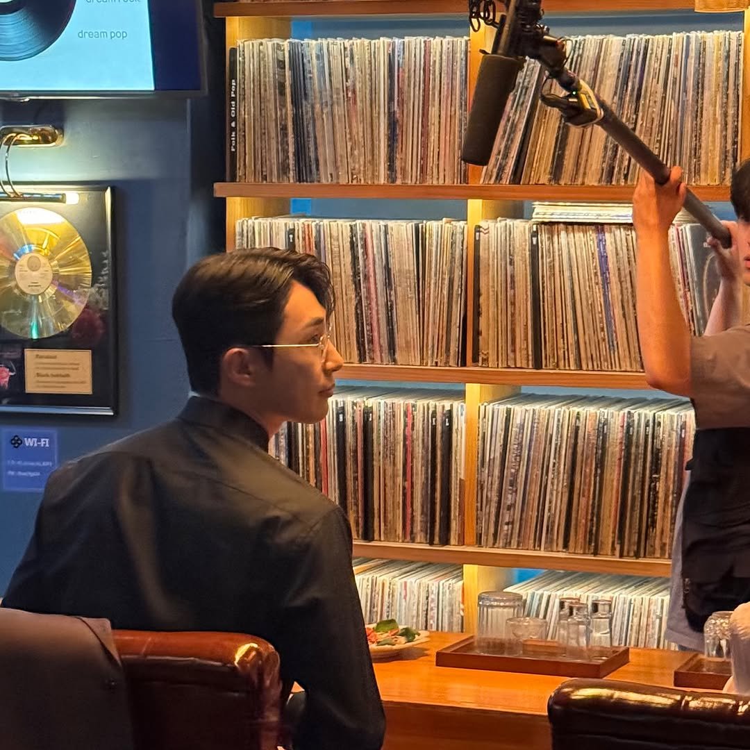 Photo by 배나라 on November 15, 2025. May be an image of microphone and text that says 'dreampop dream pop ορ WI-FI'.