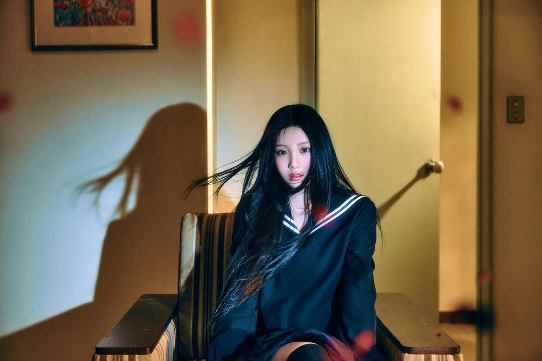Photo shared by Choi Na Rang 최나랑 on June 16, 2025 tagging @xerianheu, @rectoverso76, @ahreum__seo, @y_mole_, @xrooooor, @ozikc, @__h________h__, @yoonjinchoe, @aediastudio, @kyungho_oh, @awkpak, @illit_official, and @seoulthenailworker. May be an image of one or more people, braids, makeup and text.