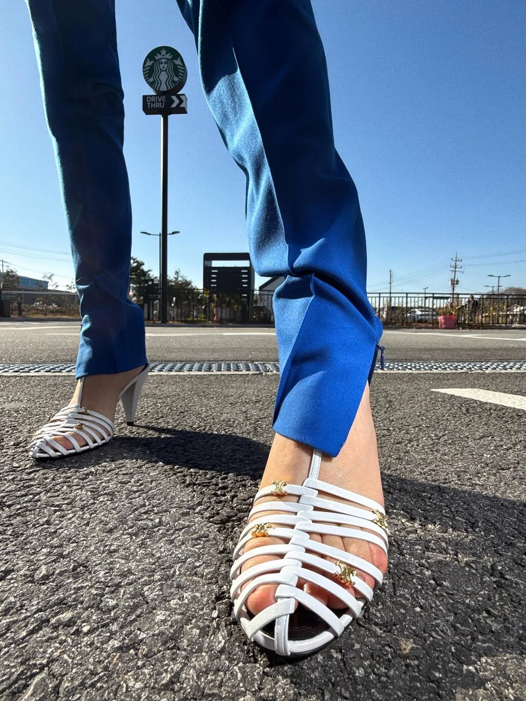 Photo by Choi Na Rang 최나랑 on February 03, 2026. May be an image of sandals, slingback shoes and text.