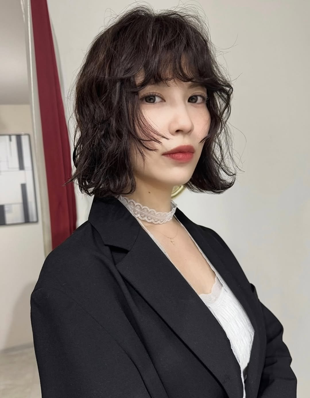 Photo by 水舟勝己　/  パーママニア on February 08, 2026. May be an image of one or more people, bangs, bolo tie, suit, top, blazer and text.