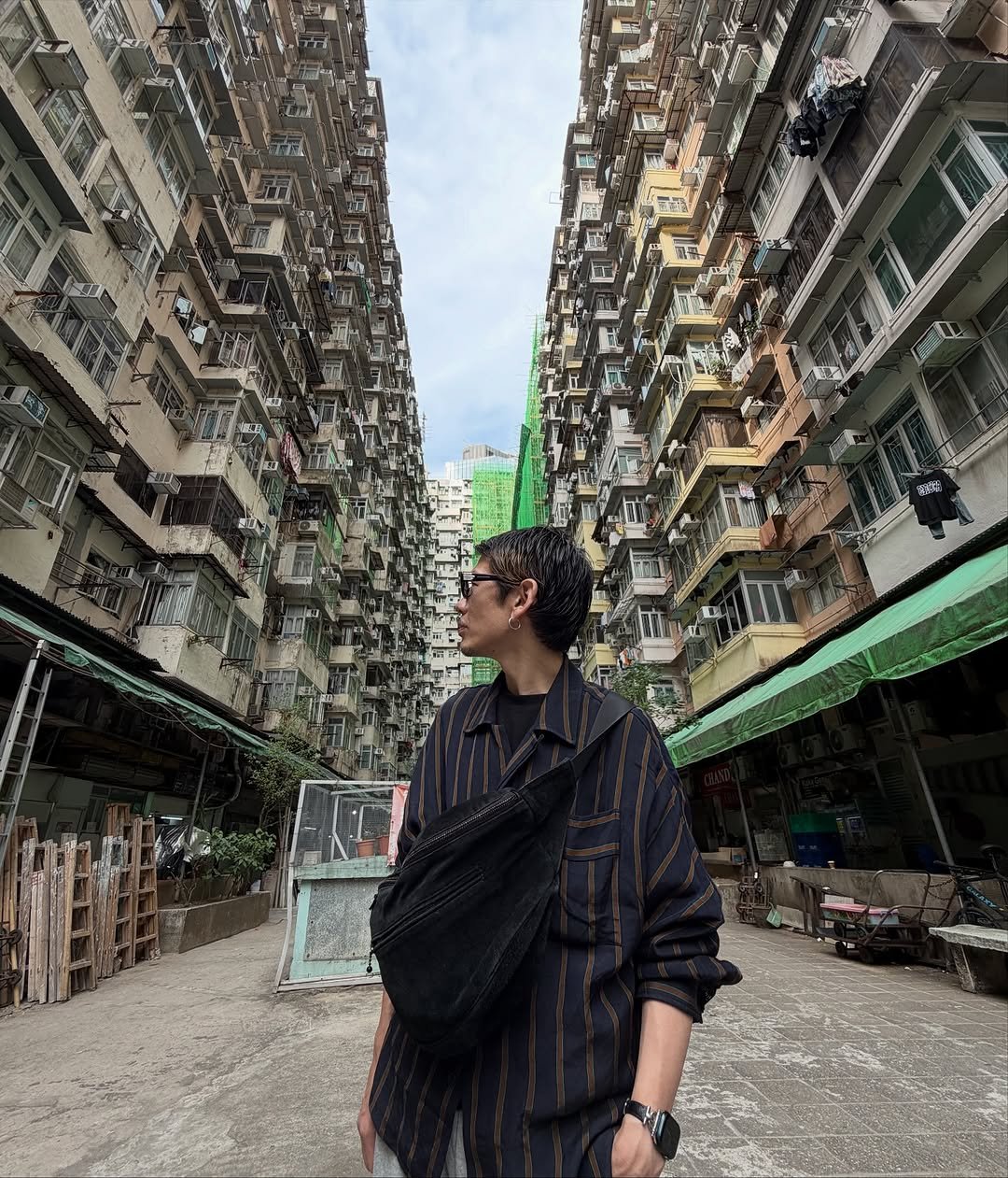 Photo by 水舟勝己　Katsumi Mizufune on November 19, 2025. May be an image of Victoria Peak, skyscraper, buildings and text.