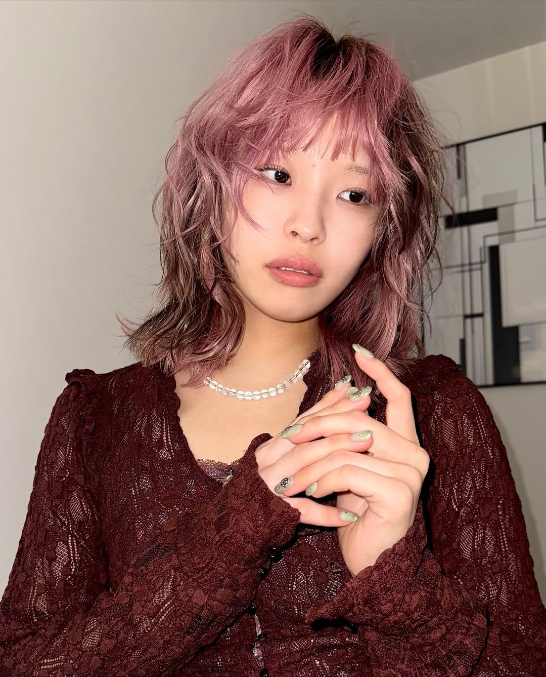 Photo by 水舟勝己　Katsumi Mizufune on November 16, 2025. May be an image of one or more people, bangs, makeup, turtleneck and text.