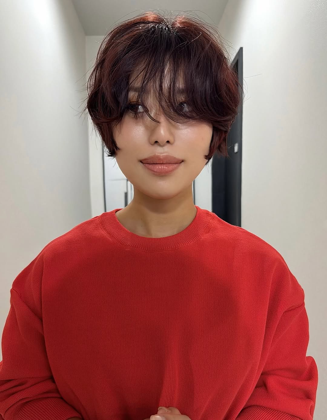 Photo by 水舟勝己　Katsumi Mizufune on November 27, 2025. May be an image of one or more people, braids, bangs, makeup, top, turtleneck and text.