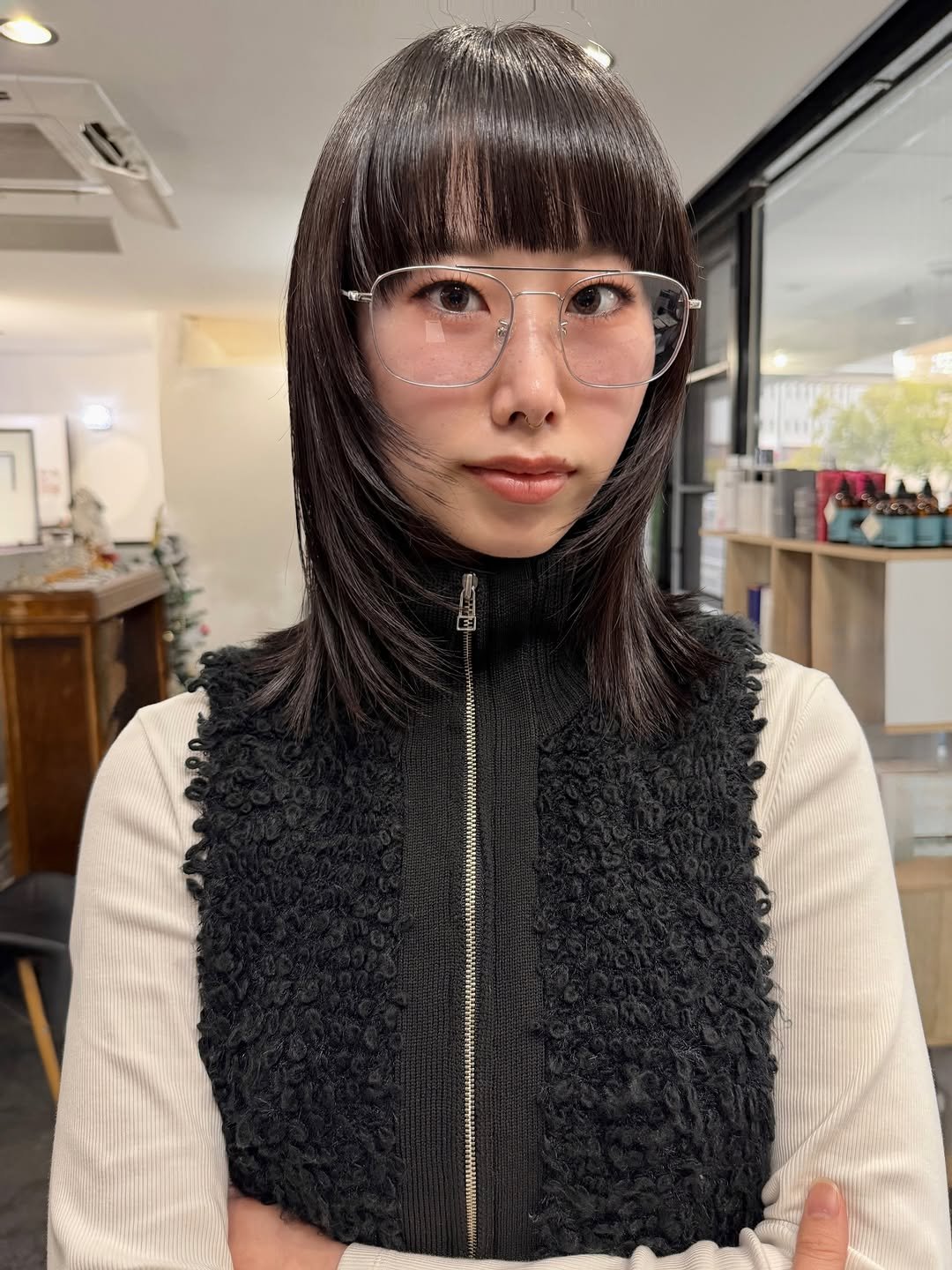 Photo by 水舟勝己　Katsumi Mizufune on January 11, 2026. May be an image of one or more people, braids, bangs, makeup, eyeglasses, turtleneck and text.